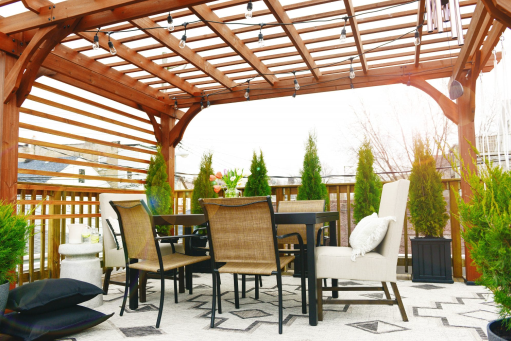 Een vlonder combineren met een pergola: tips en inspiratie